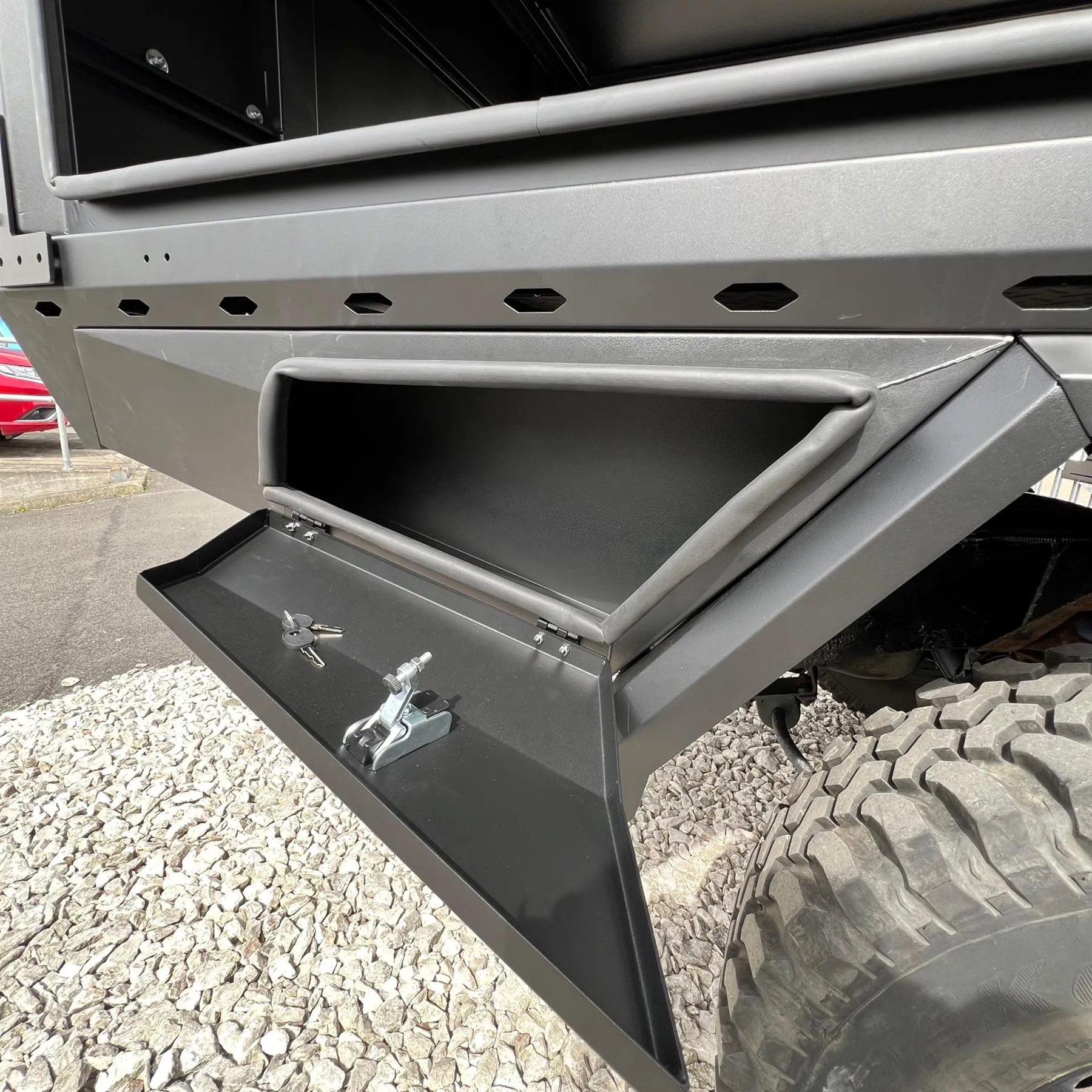Expedition Multifunctional Pickup Canopy Camping Pod Integrated Fuel Water Tanks