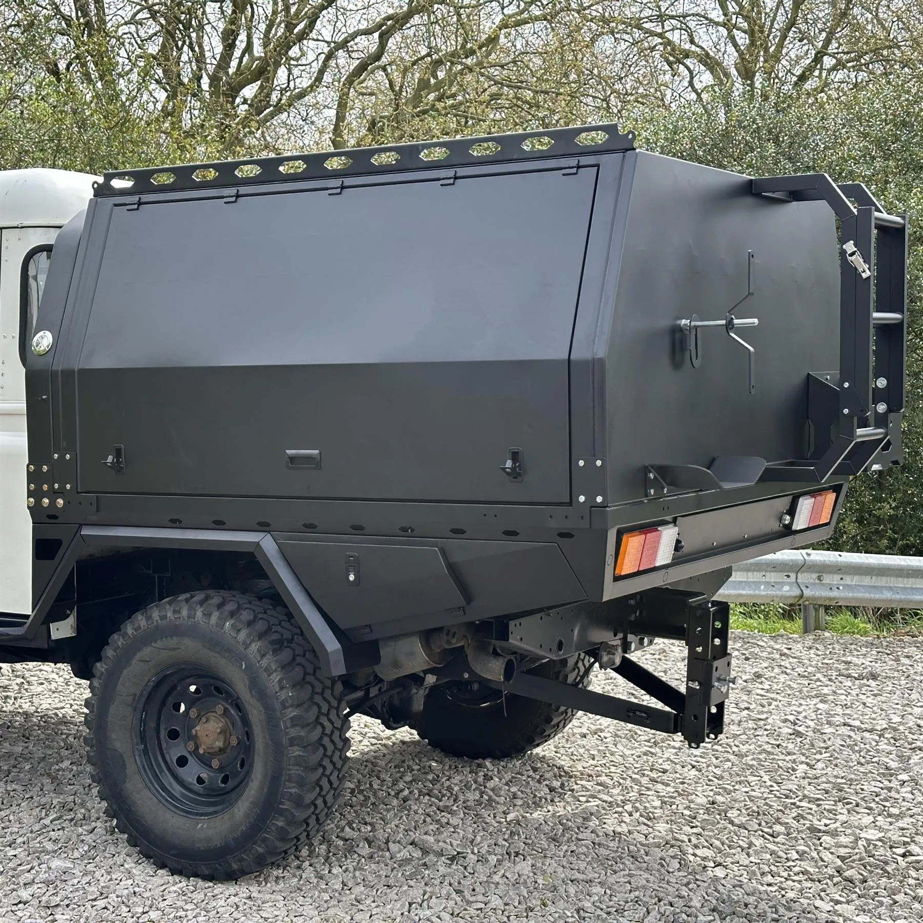 Expedition Multifunctional Pickup Canopy Camping Pod Integrated Fuel Water Tanks