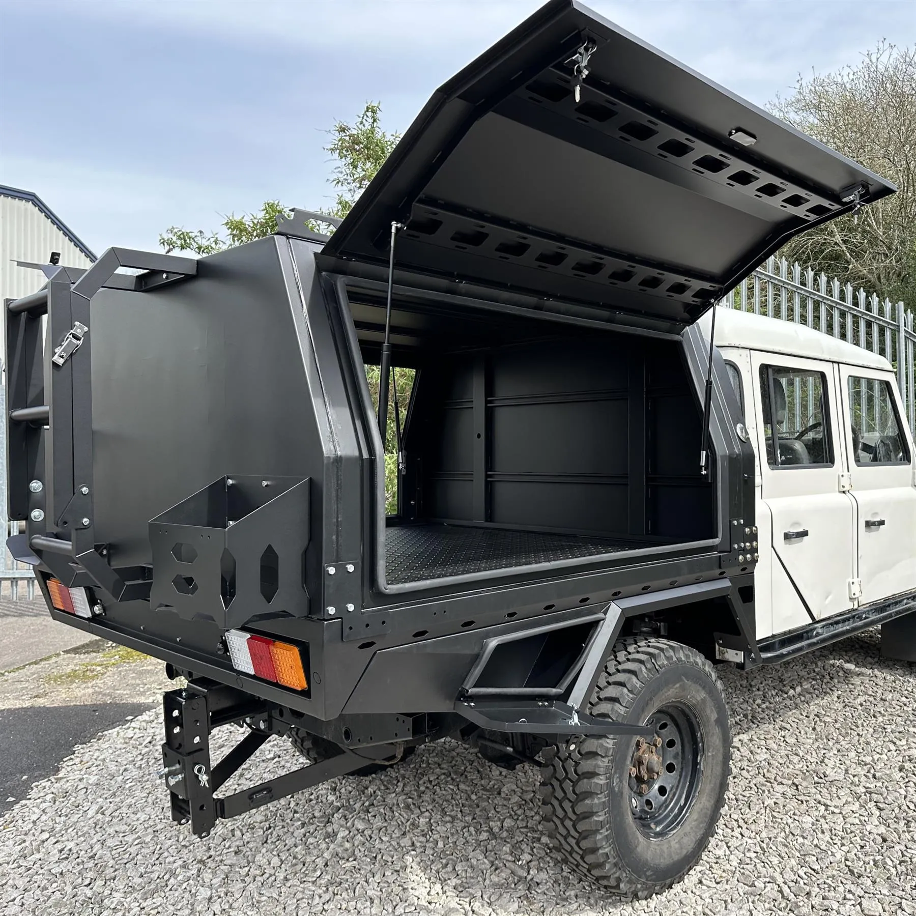 Expedition Multifunctional Pickup Canopy Camping Pod Integrated Fuel Water Tanks