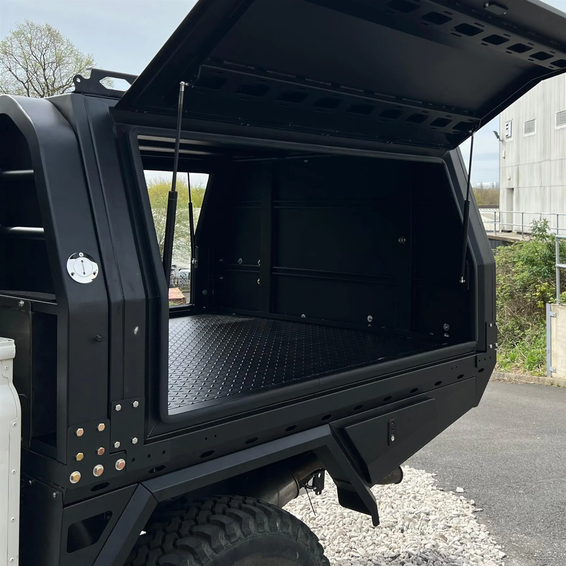 Expedition Multifunctional Pickup Canopy Camping Pod Integrated Fuel Water Tanks